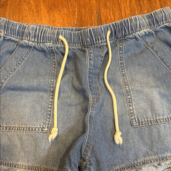 Medium BCBGeneration Blue Jean Shorts with Drawstring - Pockets in Front & Back - Picture 7 of 11